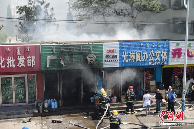 呼和浩特一飯店起火 現場濃煙瀰漫