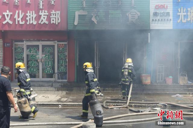 呼和浩特一飯店起火 現場濃煙瀰漫