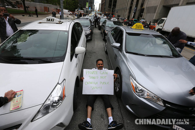 加拿大計程車司機包圍市政廳 要求取締Uber打車軟體