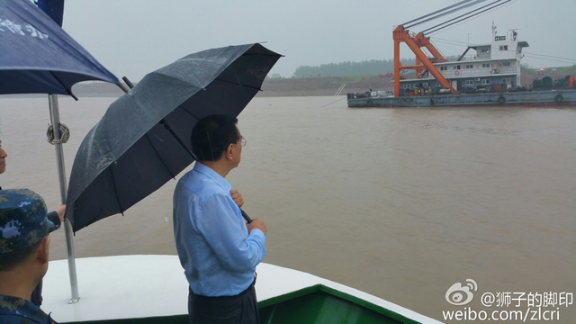 大風大雨中，李克強再赴江心現場指揮救援