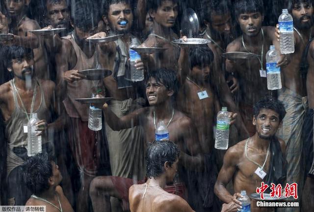 羅興亞難民接雨水飲用 艱難度日