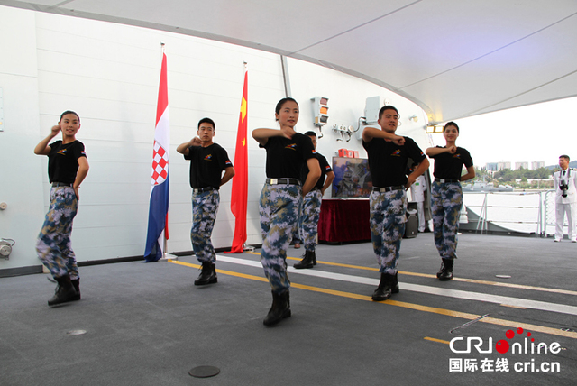 克羅地亞總統出席中國海軍編隊甲板招待會