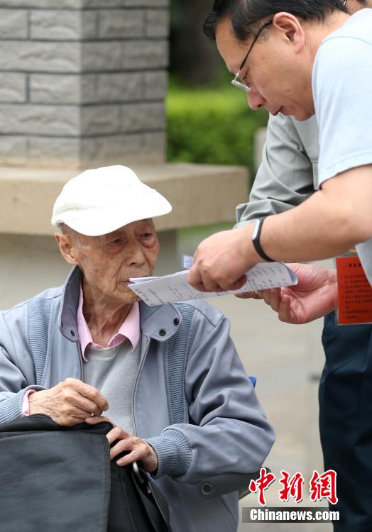 南京86歲老人再戰高考 連續15年只為大學夢