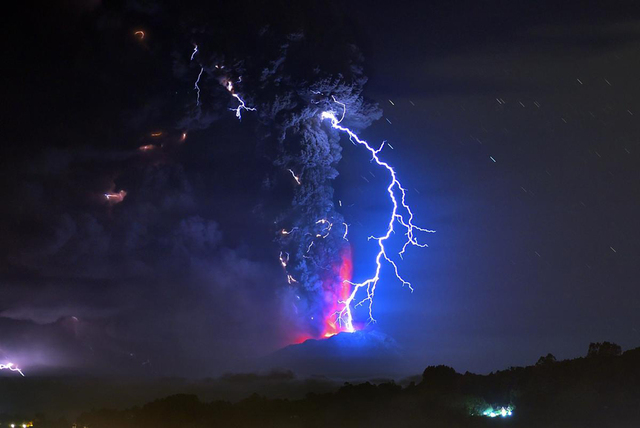 盤點2015年全球火山噴發震撼景象