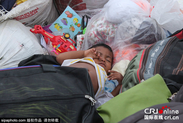 印尼錫納朋火山猛烈噴發 數千民眾無家可歸