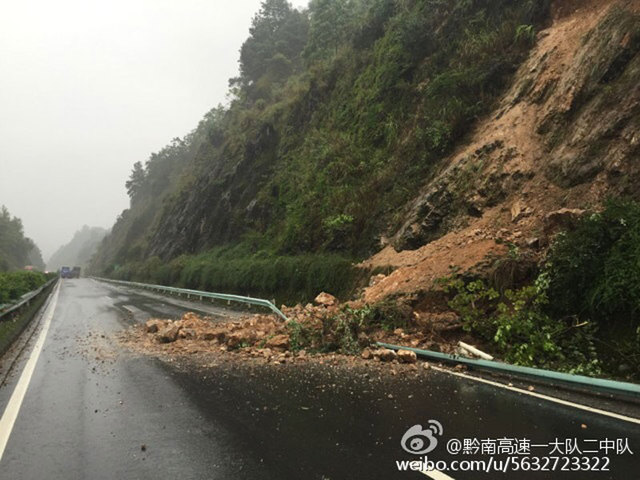 滬昆高速貴州境內因山體滑坡雙向中斷