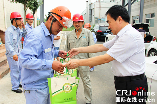 濱州市總工會“夏送清涼”系列活動圓滿結束_fororder_陽信縣人大常委會副主任、縣總工會主席宋德昌到企業走訪慰問一線職工