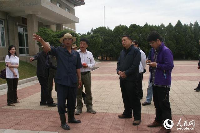 朝鮮遭遇百年不遇大旱 中國駐朝大使下田插秧