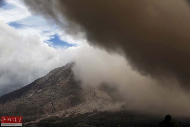 印尼火山持續噴發 上萬民眾緊急撤離