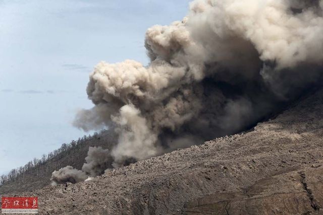 印尼火山持續噴發 上萬民眾緊急撤離