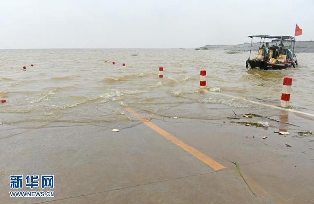 鄱陽湖水位上漲 江西“最美水上公路”變“碼頭”