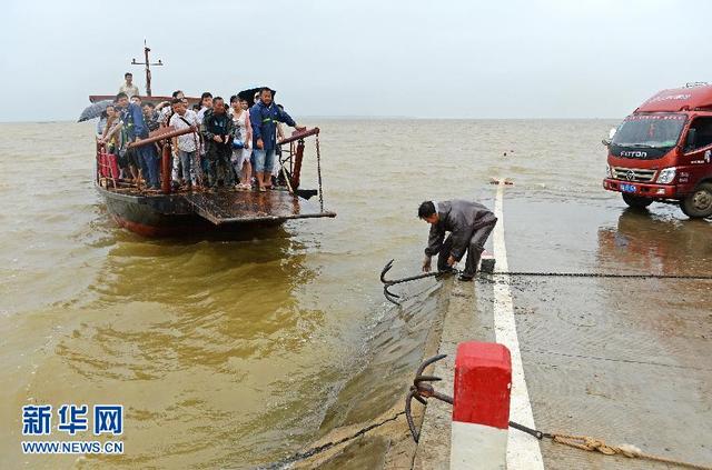 鄱陽湖水位上漲 江西“最美水上公路”變“碼頭”