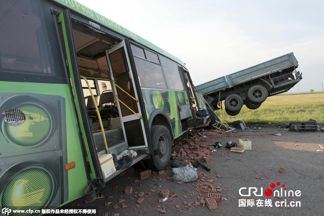 俄羅斯一客車與卡車相撞 16人死亡11人受傷