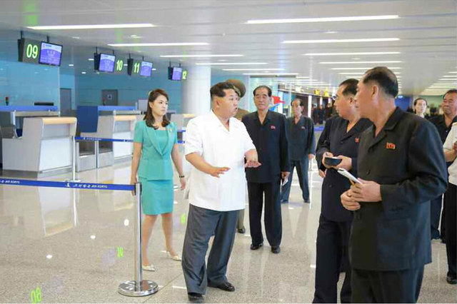 金正恩視察新機場 妻子和妹妹同時現身