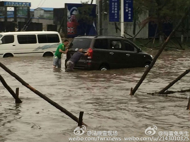 降雨致河北燕郊燕順路積水嚴重 燕郊成"淹郊"