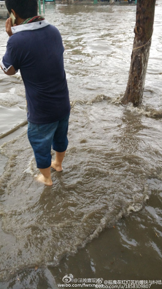 降雨致河北燕郊燕順路積水嚴重 燕郊成"淹郊"