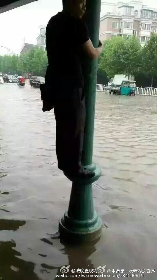 降雨致河北燕郊燕順路積水嚴重 燕郊成"淹郊"