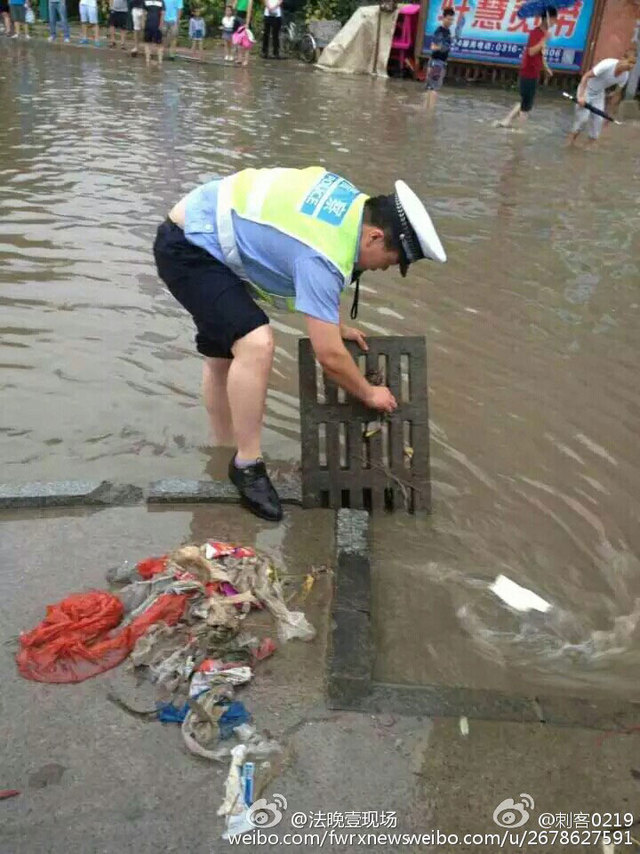 降雨致河北燕郊燕順路積水嚴重 燕郊成"淹郊"