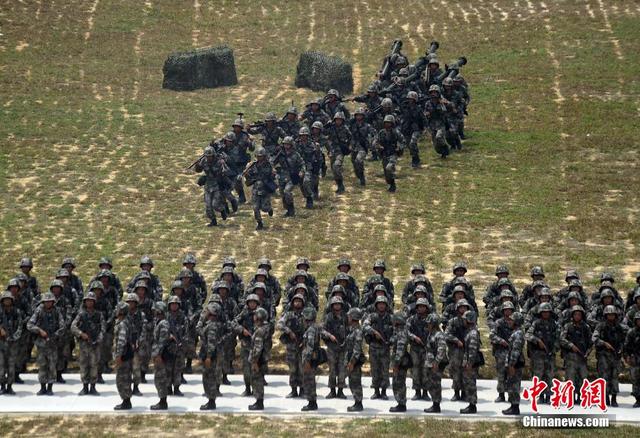 解放軍駐港部隊首次對公眾開放軍演