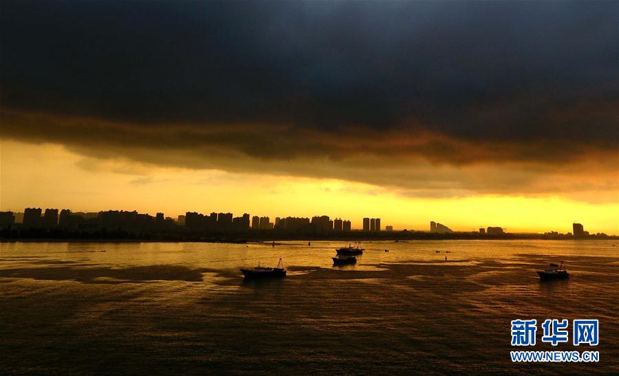 漁港之晨 風雲變幻