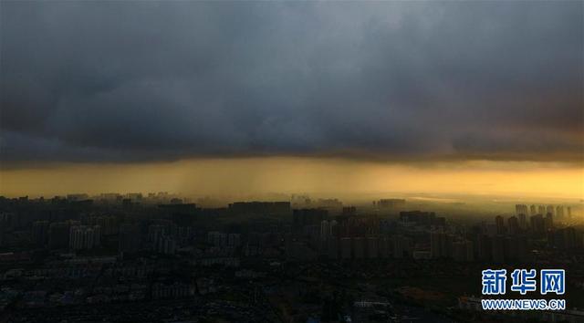 漁港之晨 風雲變幻