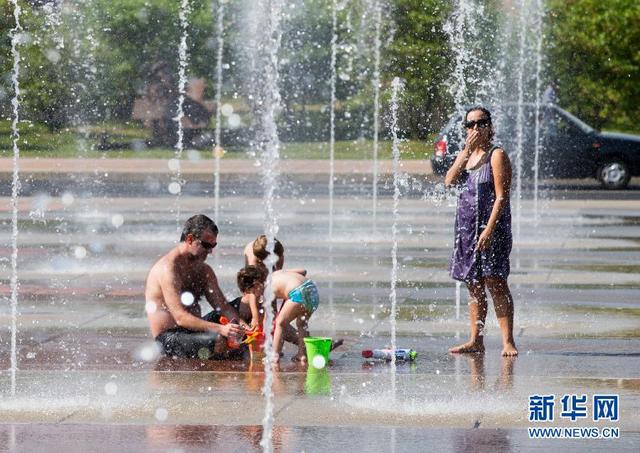 熱浪持續襲擊歐洲 民眾戲水避暑