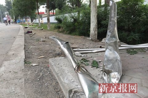 房山顧冊發車禍 越野車別轎車4路人被撞死