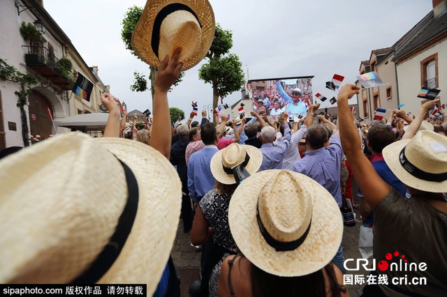 法國香檳入選世界文化遺産名錄 民眾慶祝