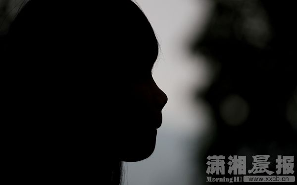 長沙25歲女學員夜間練車被襲胸摸腿 教練：不是有意