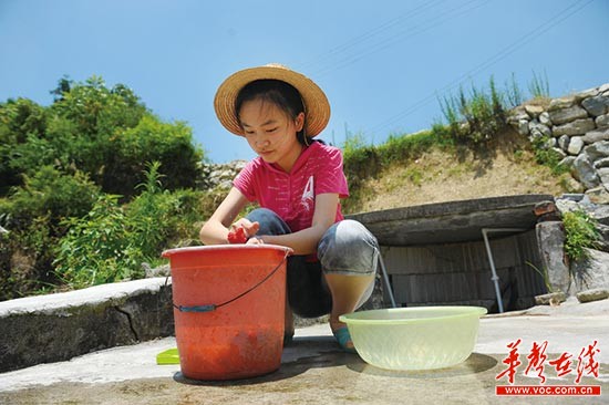 農家女孩高考奪岳陽文科狀元:打工攢錢去北大