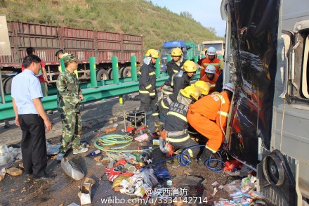 包茂高速一載31人大巴發生側翻 已致4人死亡多人受傷