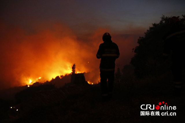 克羅地亞南部旅遊勝地山火肆虐 遊客居民被迫撤離