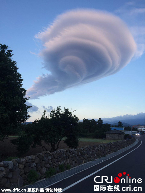 韓國濟州天空驚現“靈芝祥雲”