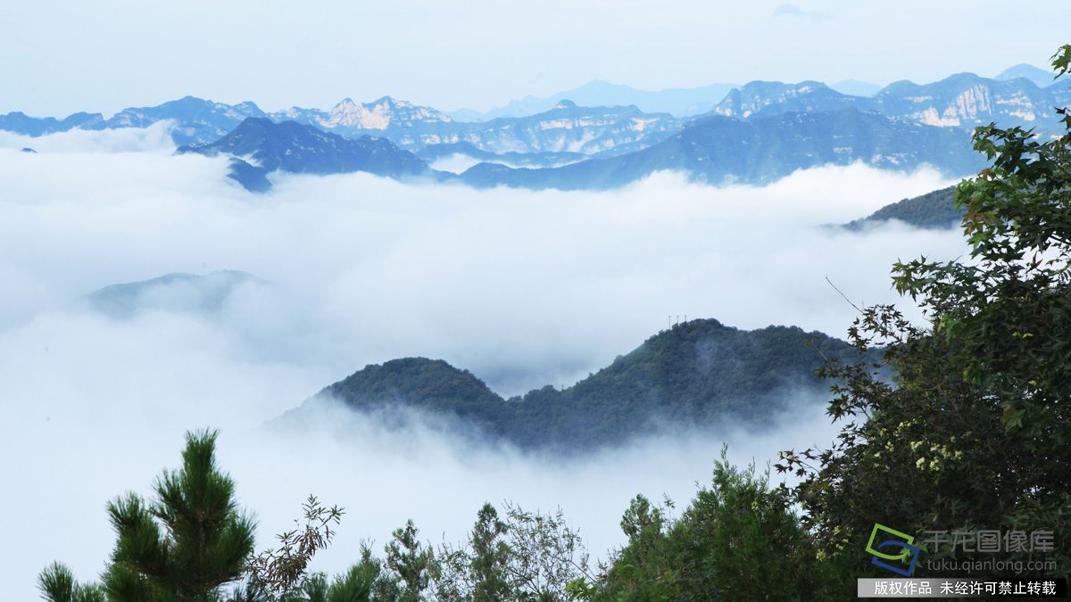 秋雨過後北京西山變身雲海仙境