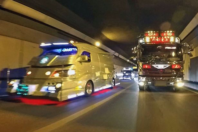 東京街頭現豪華卡車 色彩炫目十分拉風