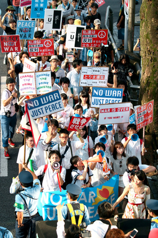 日本5000名高中生上街遊行 反對安保法案