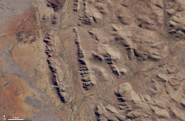 衛星拍到南非神奇正圓形岩石地貌 源自13億年前火山活動