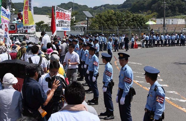 日本時隔4年重啟核電站 大批市民集會抗議