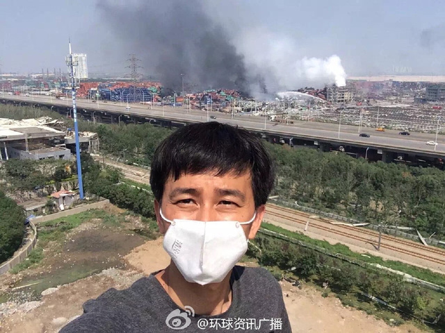 本網記者深入天津爆炸現場：黑煙滾滾一片狼藉