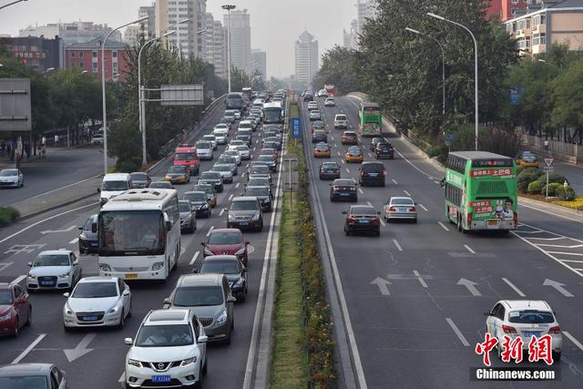 北京實行單雙號限行首日 車流降幅明顯