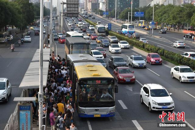 北京實行單雙號限行首日 車流降幅明顯