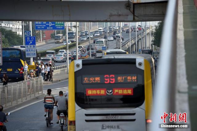 北京實行單雙號限行首日 車流降幅明顯