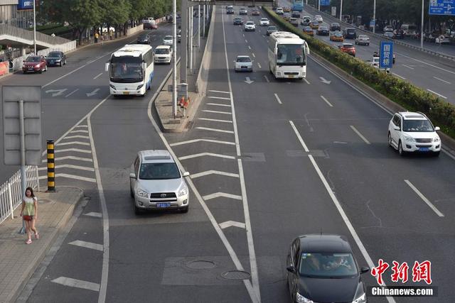 北京實行單雙號限行首日 車流降幅明顯