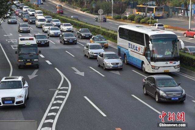 北京實行單雙號限行首日 車流降幅明顯