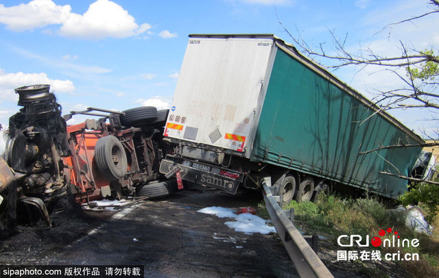 俄羅斯高速發生4車相撞事故致2死8傷