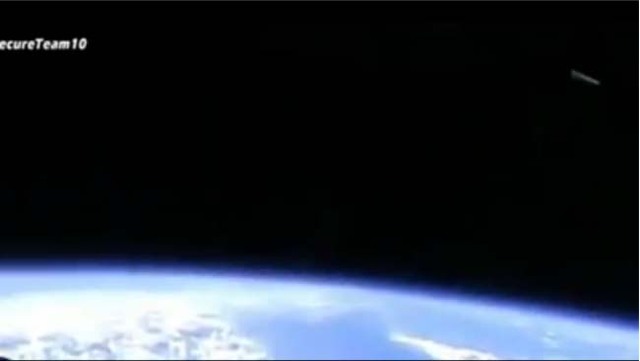 NASA視頻中驚現香煙狀UFO高速飛過國際空間站