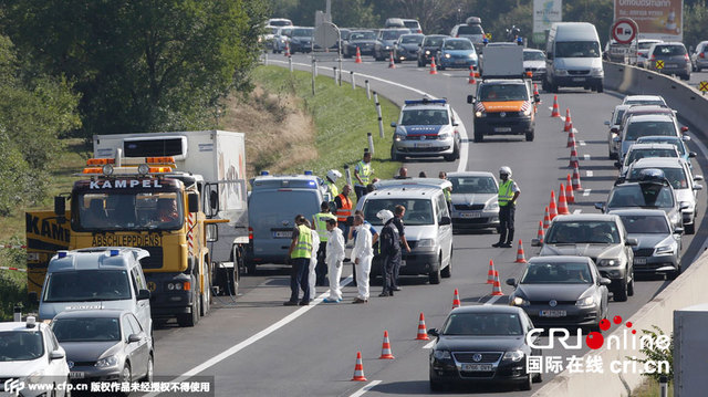 奧地利高速公路一卡車內發現50余具移民遺體