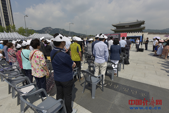 百餘張抗戰歷史圖片首爾展出 韓國老人講述日軍罪行