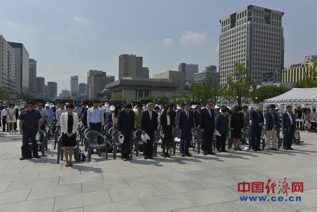 百餘張抗戰歷史圖片首爾展出 韓國老人講述日軍罪行