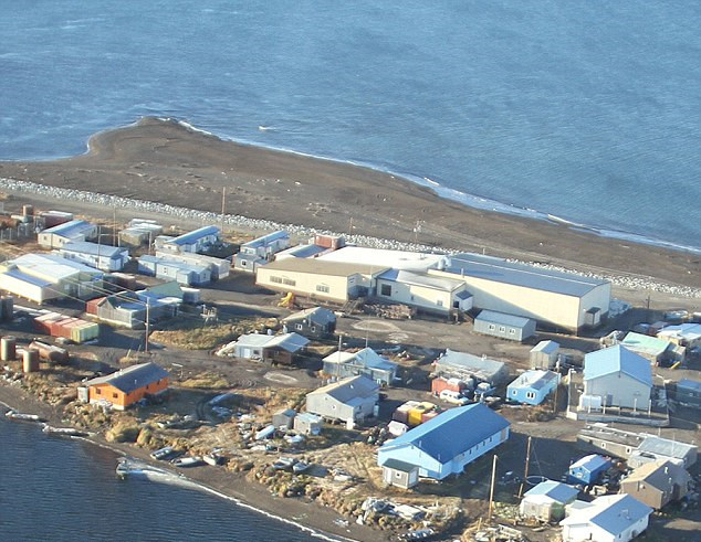 美阿拉斯加沿海小鎮面臨消失危險 居民開始遷墓地